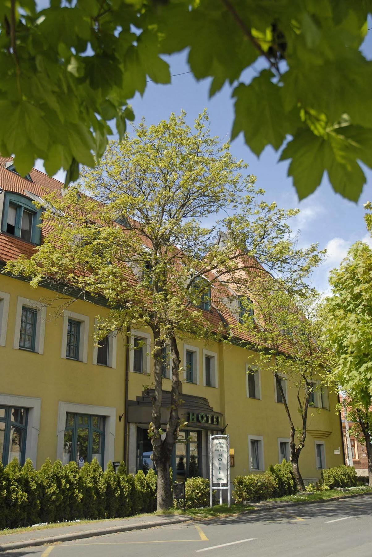 Abbazia Club Kek Hotel